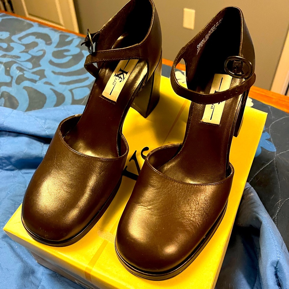 It’d Ltd Heels size 8 1/2 Medium